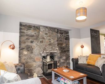 2 Seafield Place - Banff - Living room