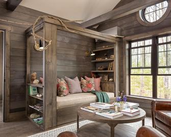 Hidden Pond - Kennebunkport - Living room