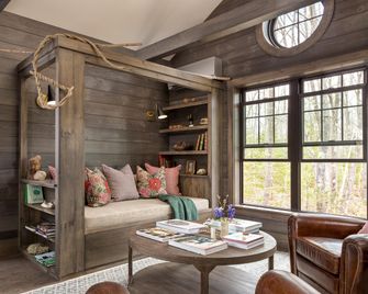 Hidden Pond - Kennebunkport - Living room