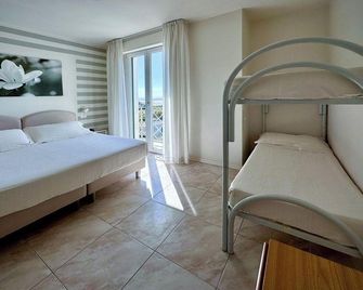 Hotel Bencista - Pietrasanta - Makuuhuone