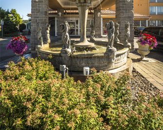 Monte Carlo Inn - Barrie Suites - Barrie - Gebäude