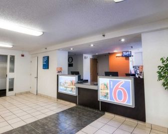 Motel 6 New Haven Branford - Branford - Rezeption