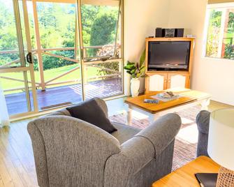 Poinciana Cottages - Norfolk Island - Living room