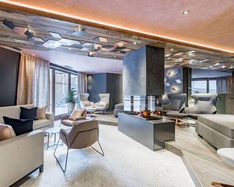Aktiv- & Wellnesshotel Bergfried - Tux - Lounge