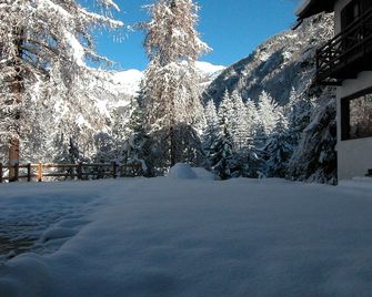 Albergo Villa Anna Maria - Champoluc - Вигляд зовні