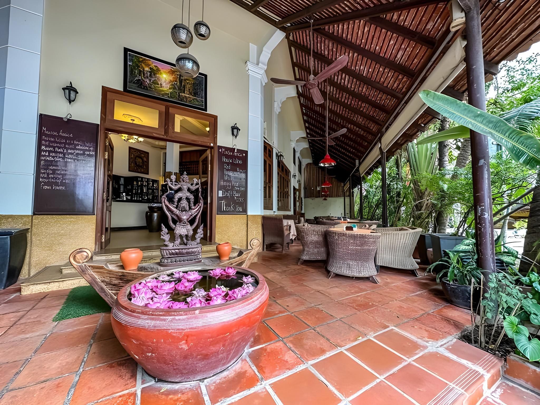 أنيس هوتل آند ريسترونت - فنوم بينه - ردهة