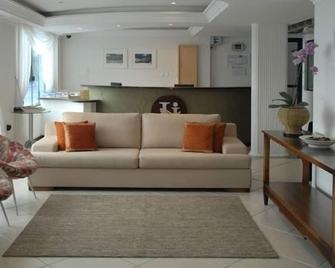 Hotel Italia - Balneário Camboriú - Living room