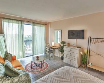 studio-condo, with a marina view! - Fort Walton Beach - Sala de estar