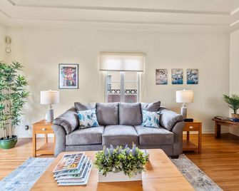 The Artist's House- A two-bedroom, newly remodeled Spanish Stucco in Inglewood - Inglewood - Wohnzimmer