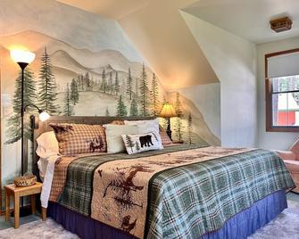 Blue Pine Forest Lodge 3 Bedroom Cabin - Leavenworth - Bedroom