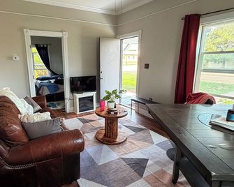Rustic Spa Escape Near I-70 - Goodland