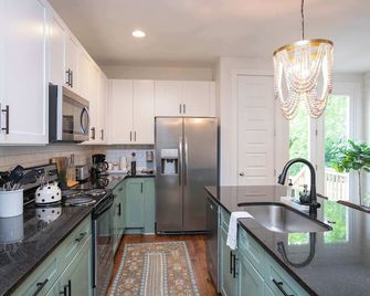 Vacation Haven Hot Tub Fire Pit Grill & Arcade - Nashville - Cucina