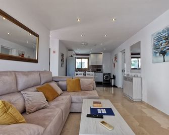 Entire rental unit- close to all amenities - Riviera del Sol - CS136 - Mijas - Salon