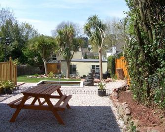 Appletorre House Holiday Flats - Pet Friendly by arrangement and Private Parking - Torquay - Patio
