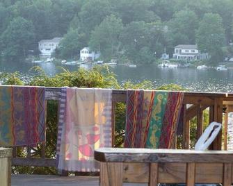 Lake house getaway on pristine Spofford Lake, New Hampshire - Spofford - Balcon