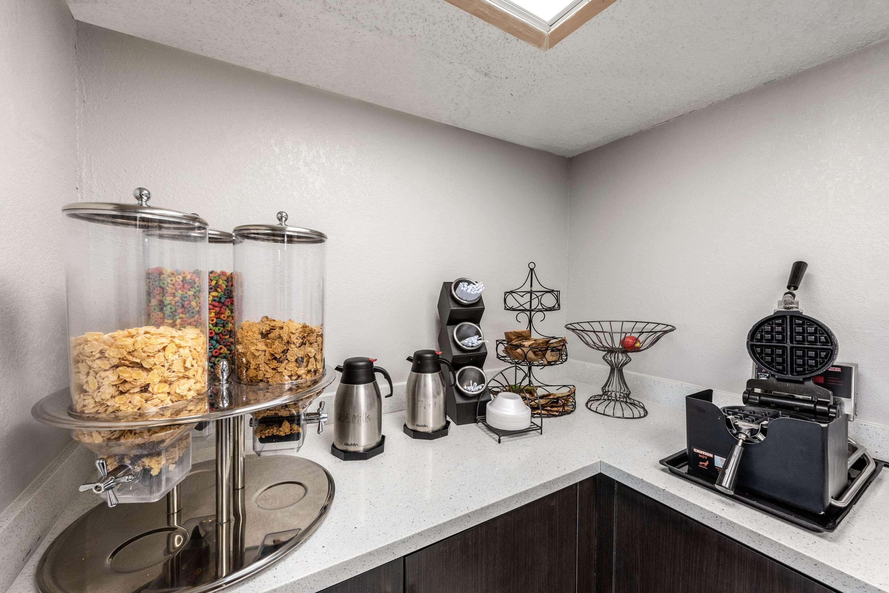 Buffet view of Econo Lodge Vicksburg