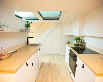 Entire condo hosted by Jules - Manchester - Cuisine