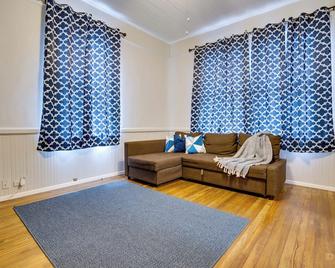 Cozy 1 Bed Historic Elmwood Park-Centennial House - Columbia - Sala de estar