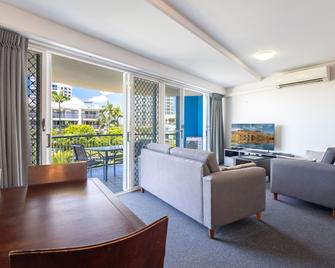 Coral Sea Apartments - Maroochydore - Living room