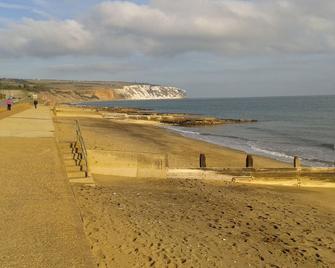 Seaspray Chalet holidays by the sea\n\n - Sandown - Beach