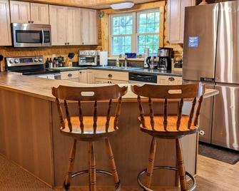 One of a Kind Rustic Log Cabin near Bryce Resort - Large Game Room - Fire Pit - Large Deck - BBQ - Basye - Cocina