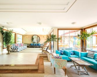 Pousada La Dolce Vita - בוזיוס - לובי