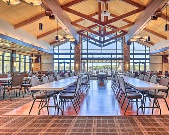 Creekside Arrowhead Lake House w/ Dock & Canoe! - Pocono Pines - Restaurante