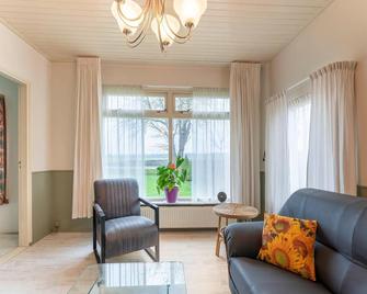 Attractive holiday home in Spier with garden - Spier - Sala de estar