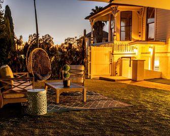 NEW!! Hot Tub, Next to Convention C, Little Italy and Balboa! Families Welcome - San Diego - Patio