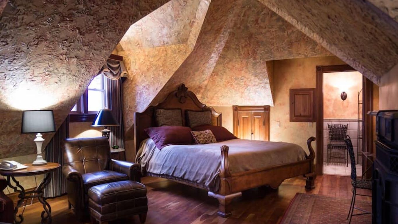 Landoll's Mohican Castle