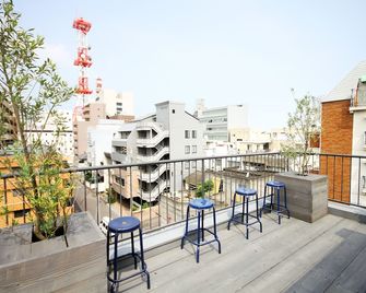 Sunny Day Hostel - טקאמאטסו - מרפסת