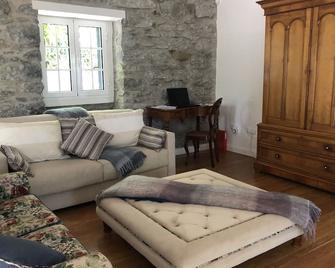 The Garden of Paradise - Camacha - Phòng khách