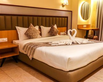 Rudra Shelter Business Hotel - Vasai - Bedroom