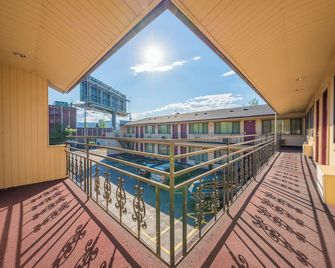 Broadway Inn - פורטלנד - מרפסת