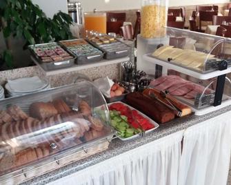 Dimitris Paritsa - Kos - Buffet