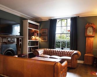 The King's Head - Holt - Living room
