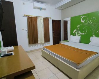 Bandengan Beach Hotel Jepara 2 - Jepara