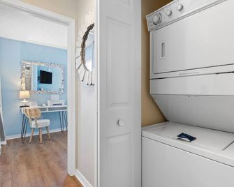 Gulf View Condo King Bed With Bunk And Large L Shaped Balcony In Cozy Perdido Key - Pensacola - Laundry facility