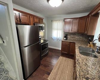 3-bedroom house in Muncie - 0.5 mile from BSU - Muncie