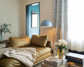 Elegant Townhouse, Hudson center, 3 ensuite baths - Hudson - Living room