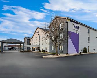 Spark by Hilton Merrillville - Merrillville - Building