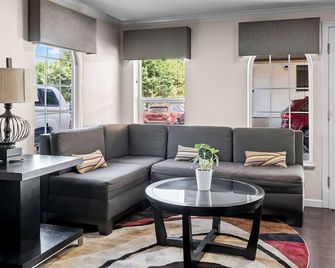 SureStay by Best Western Lakeview - Lakeview - Huiskamer