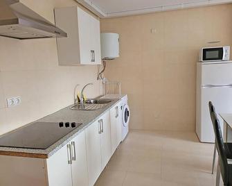 Apartamentos Aguiño Ribeira 3000 - Ribeira - Cucina