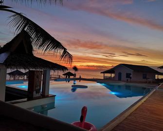 Siquijor Eastern Garan Seaview Resort - San Juan - Piscina