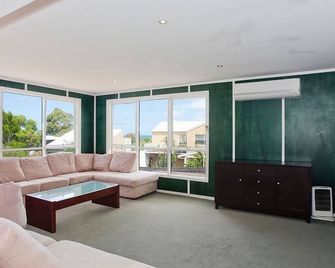 Great Ocean Retreat 43 - Torquay - Living room