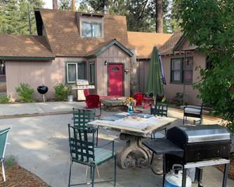 Fawnskin Lakeside Cabin - Fawnskin - Patio