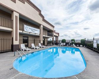 Econo Lodge - Lenoir City - Bazén