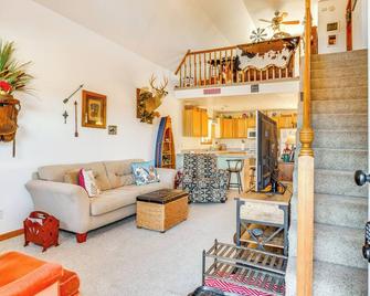 'red Barn Getaway' Chillicothe Countryside Home - Chillicothe - Sala de estar