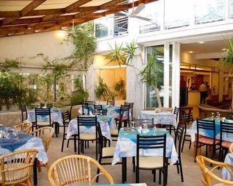 Dolfin - Tolo - Restaurant