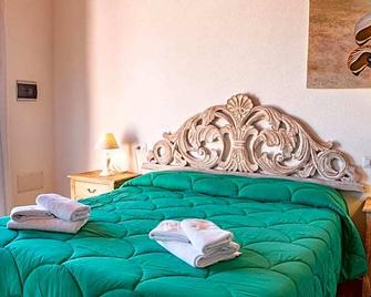Quadrifoglio Affittacamere - San Teodoro - Bedroom